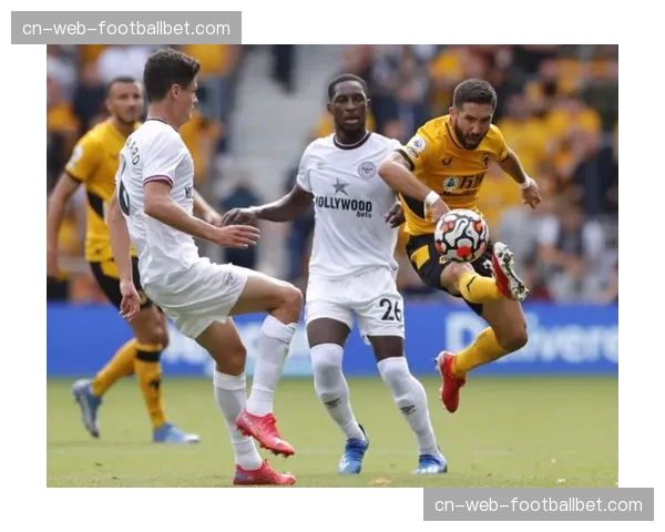 红牌！斯图加特后卫两黄变一红被罚下场